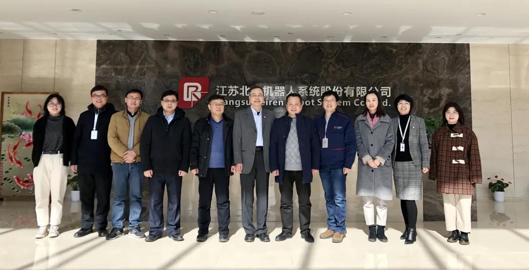 Deepen school enterprise cooperation and jointly promote development Deepen school enterprise cooperation and jointly promote development