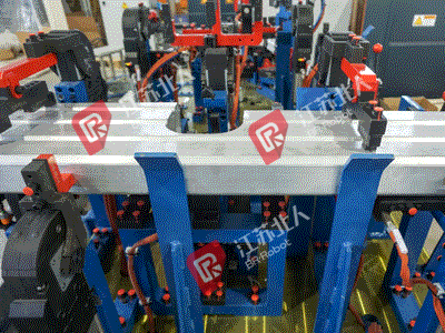 Rotary tapping riveting Rotary tapping riveting